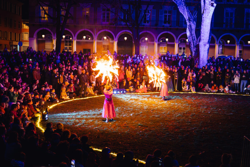 Carnaval de nuit avec cracheurs de feu – BeyondTheStage